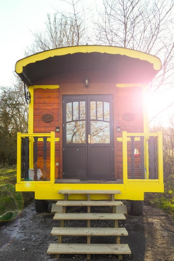 Le Domaine Des Droles De Dames Pension Buding Buitenkant foto