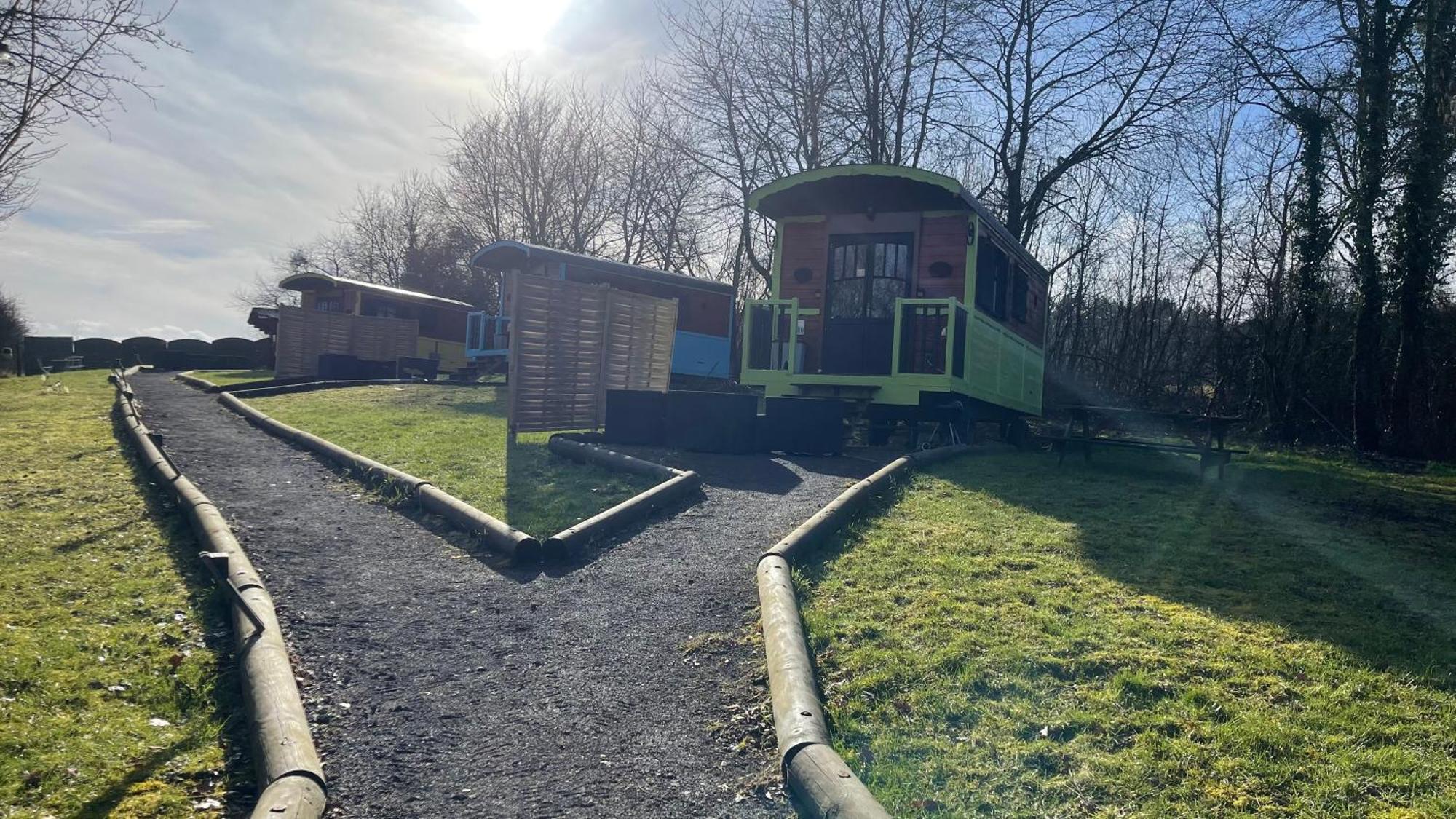 Le Domaine Des Droles De Dames Pension Buding Buitenkant foto