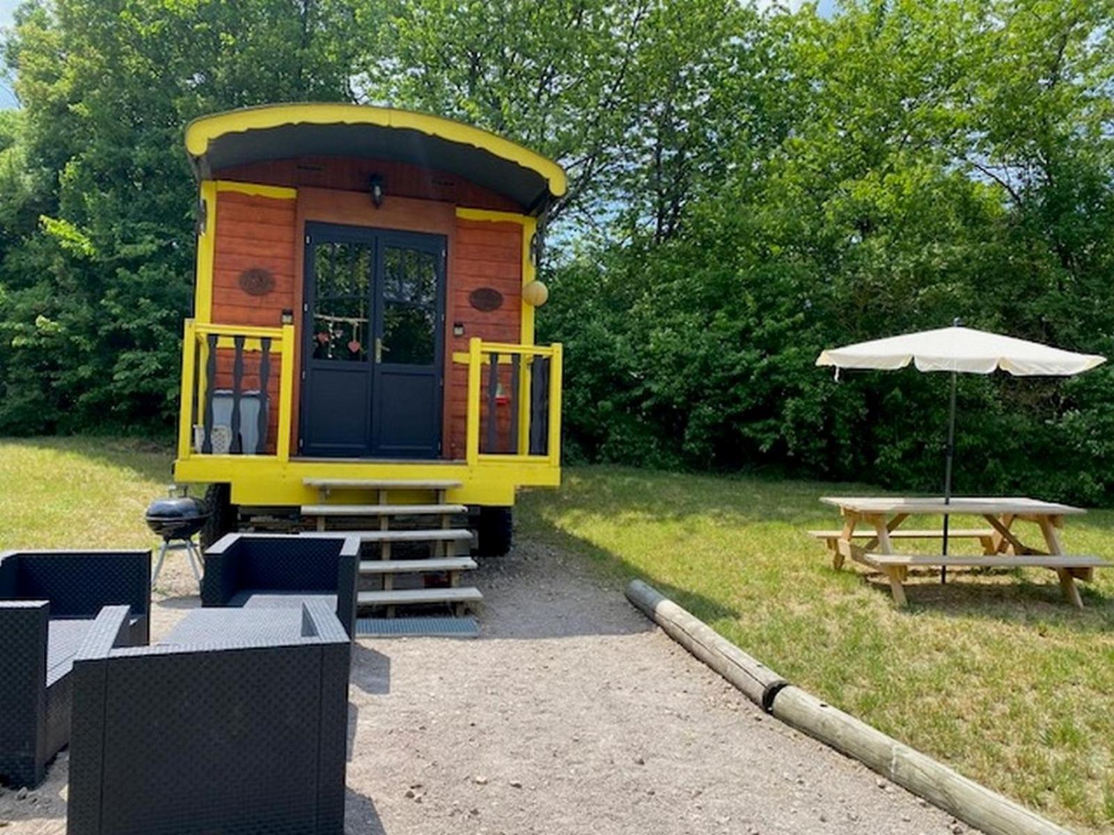 Le Domaine Des Droles De Dames Pension Buding Buitenkant foto