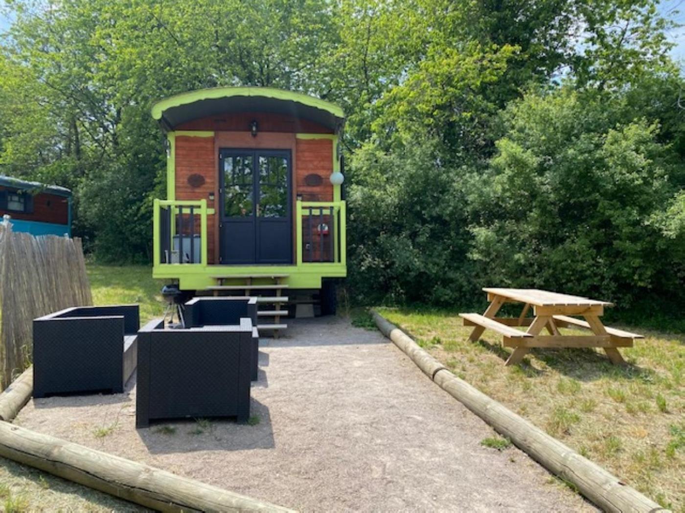 Le Domaine Des Droles De Dames Pension Buding Buitenkant foto